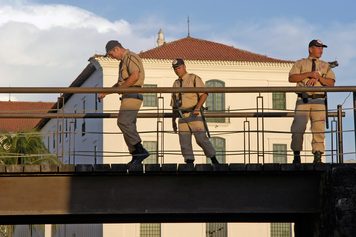 Guarding the Forte do Presépio